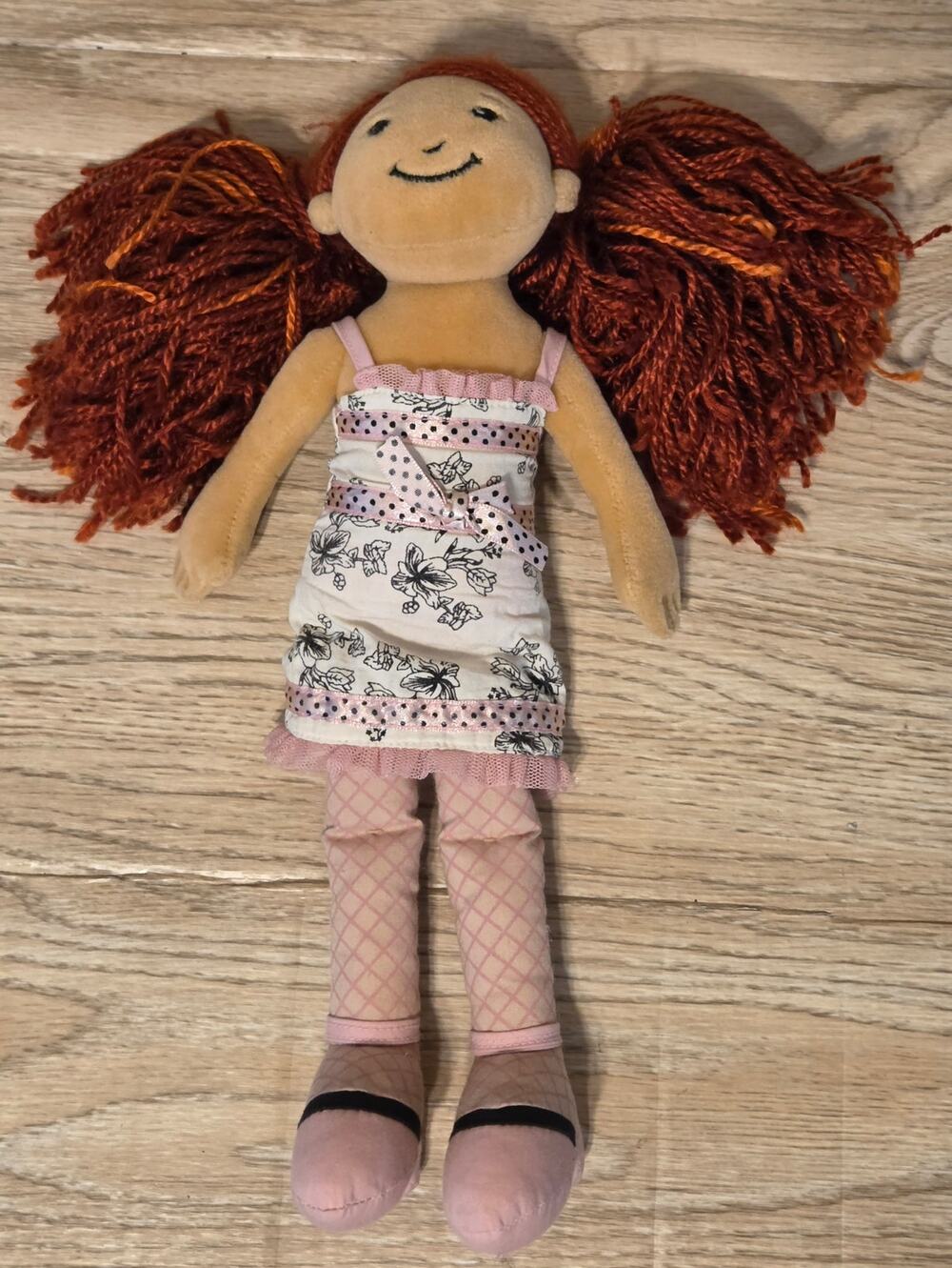 Groovy Girls Doll Nicole with white floral sundress Pre-owned Plush Stuffed Toy